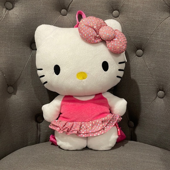Hello Kitty Plush Backpack. - Picture 1 of 5